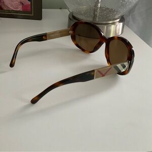 VINTAGE and AUTHENTIC Burberry women’s Sunglasses